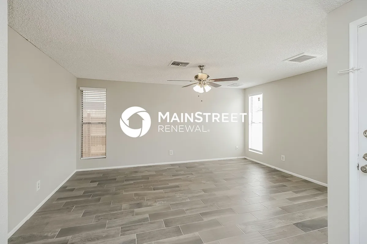 Living Room - 2100 N Comanche Dr