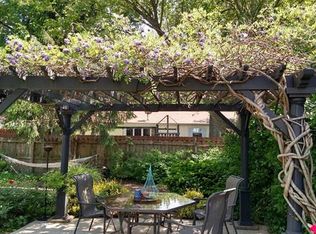 1408 Salem Dr, Belleville, IL 62221