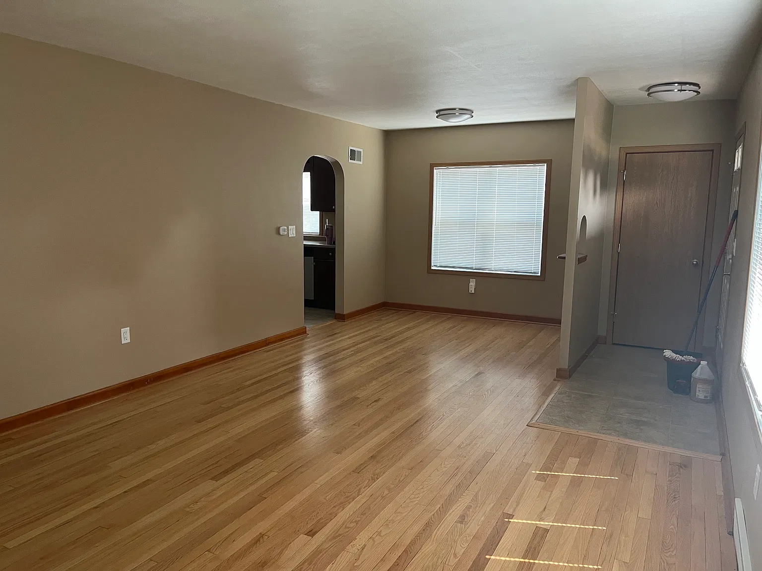 4 bed, 1800 sqft, $3,145 — Photo 3