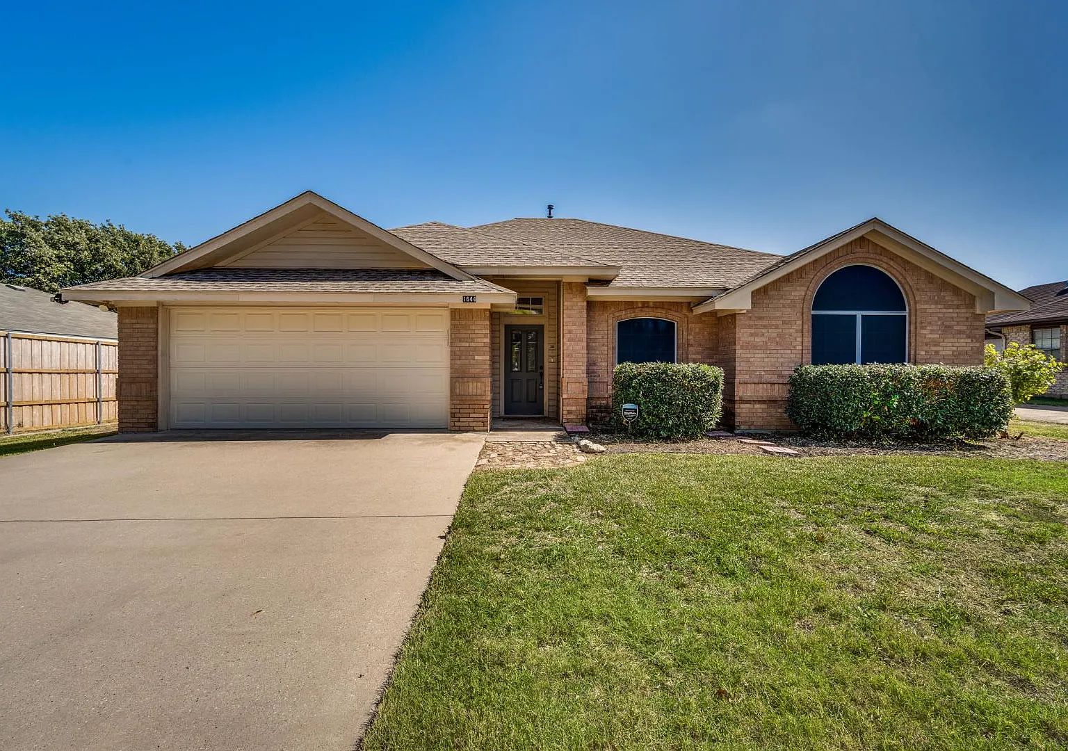 1644 Greenway Ct — Photo 1