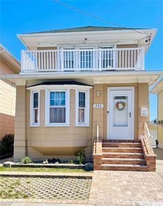 220 Beach 141st St, Belle Harbor, NY, 11694