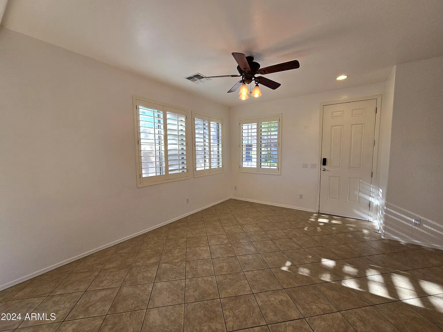 3 bed, 2.5 bath, 1632 sqft, $2,100 — Photo 4