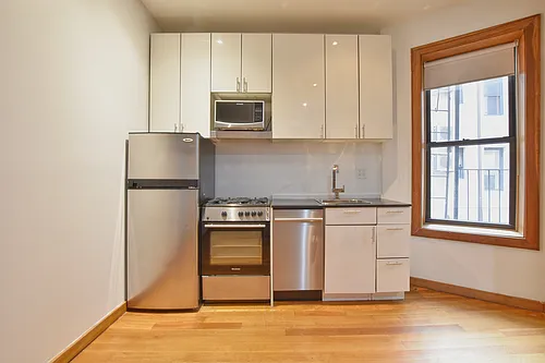 72 Thompson St #2E Photo 1