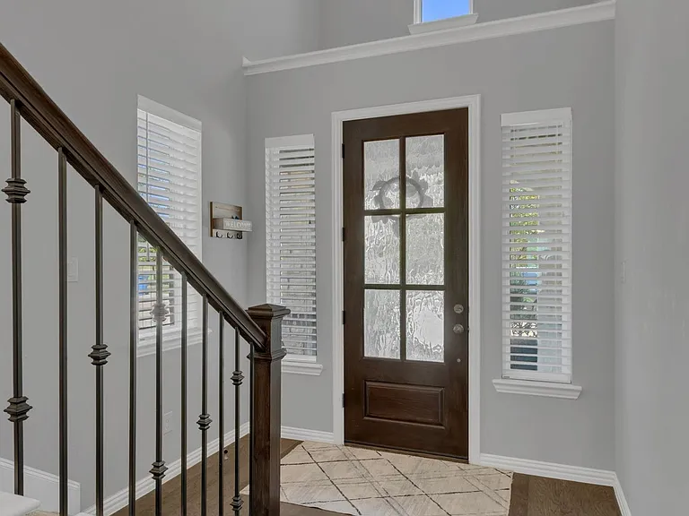 3908 Lucan Ln — Photo 4