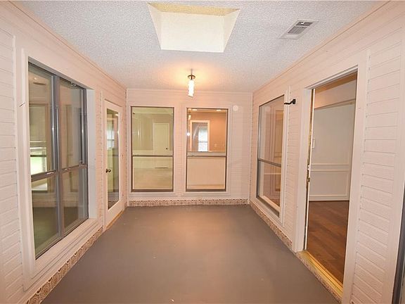 4th image of 622 Park Ln