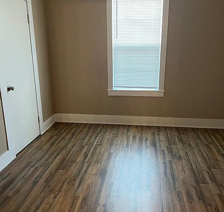 Middle bedroom