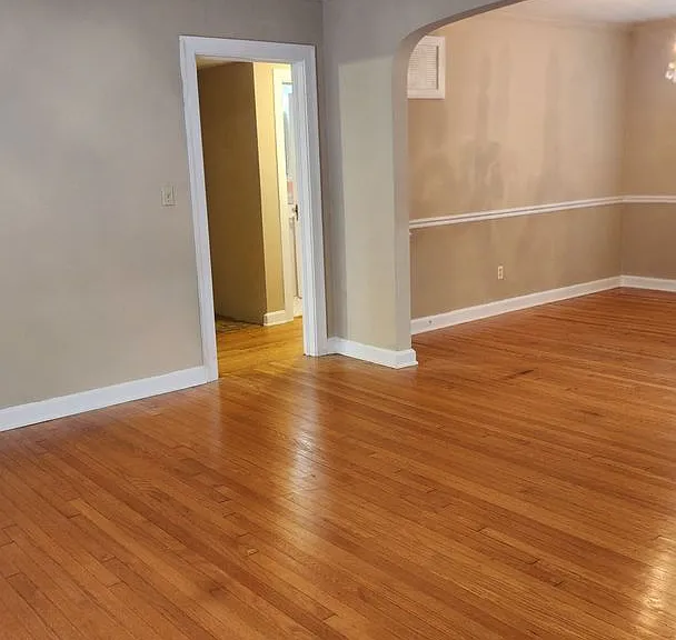 charming 2-bedroom, 1-bath upstairs rental — Photo 8