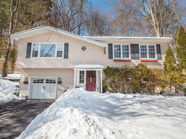 312 Cupsaw Dr, Ringwood Boro, NJ 07456