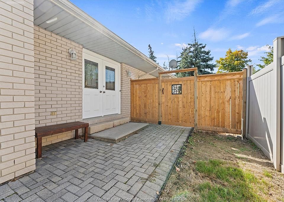1st image of 1467 Guildwood Cres