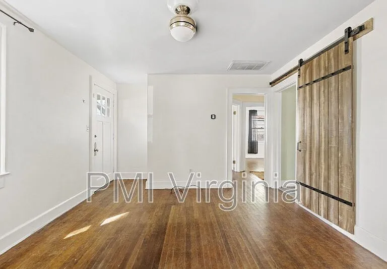 818 W 42nd St — Photo 3