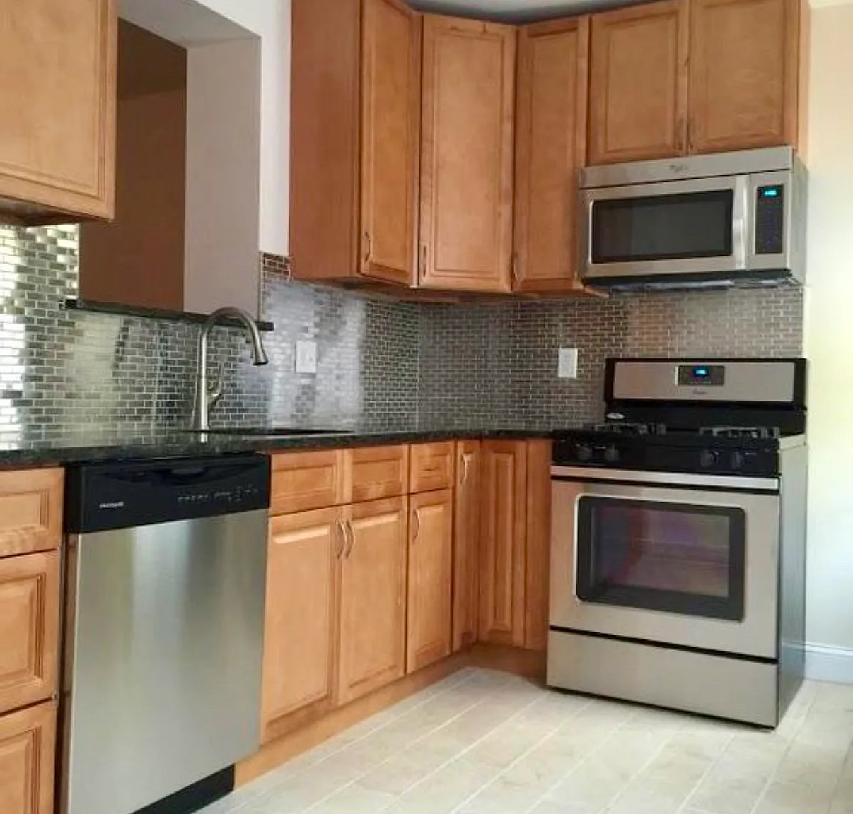 305 Mifflin St — Photo 1