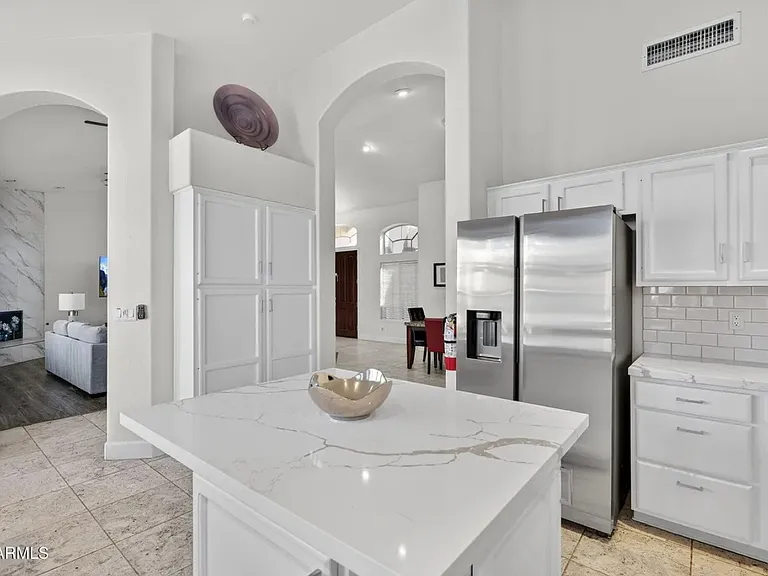 5434 E Campo Bello Dr — Photo 4