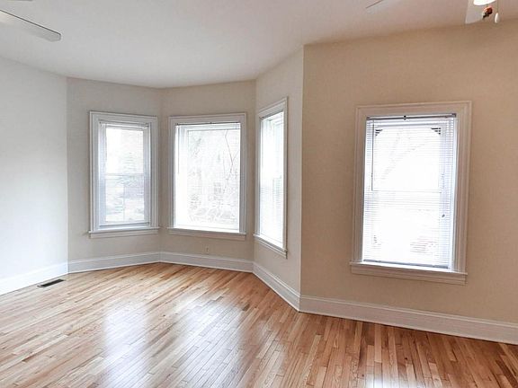 2nd image of 3821 N Sheffield Ave #38khe5ckc