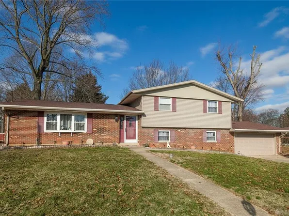 1922 Old Coach Dr, Springfield, OH 45505