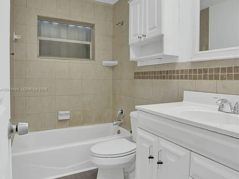 2804 SW 16th St — Photo 15