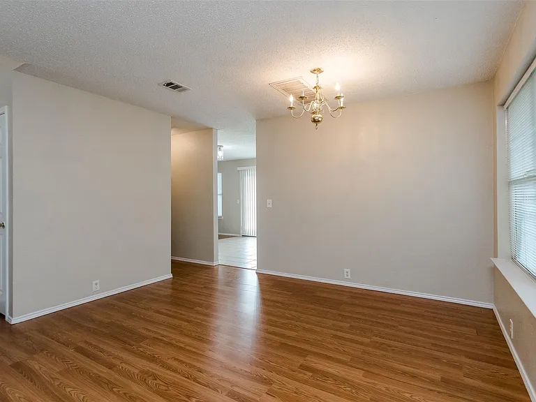 1308 Dundee Dr — Photo 3
