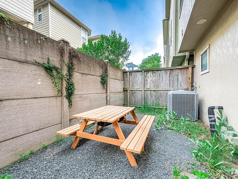 620 Westcott St — Photo 22