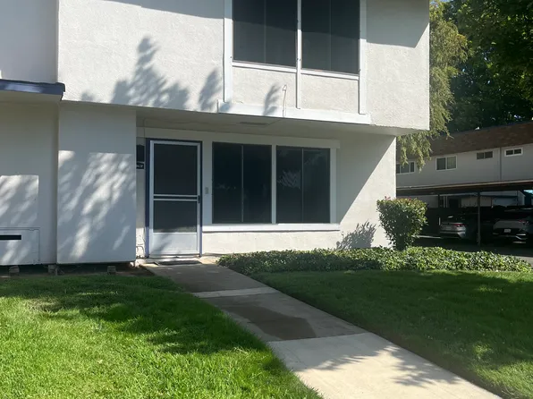 8863 Salmon Falls Dr, Sacramento, CA 95826