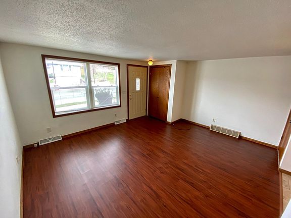 2nd image of 610 12th Ave S