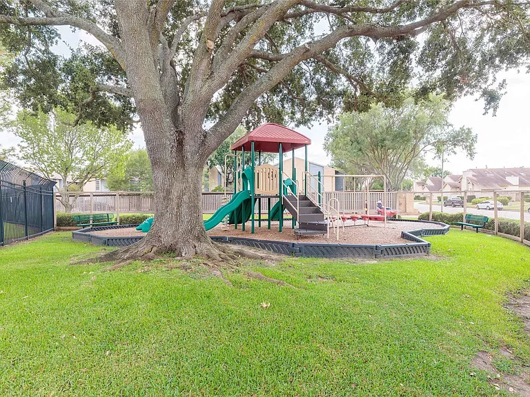 13646 Garden Grove Ct — Photo 36