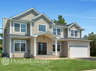 9 Martin Pl, Syosset, NY 11791