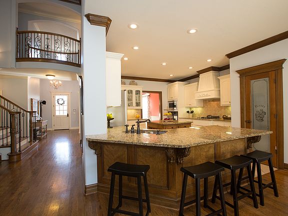 Grand Architectural Details