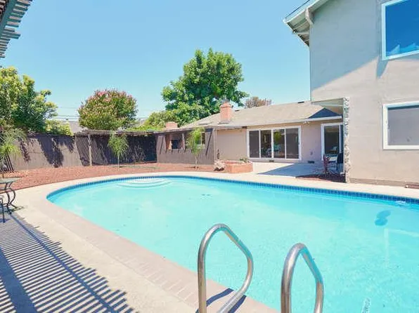 71 Eastview Dr, Hollister, CA 95023
