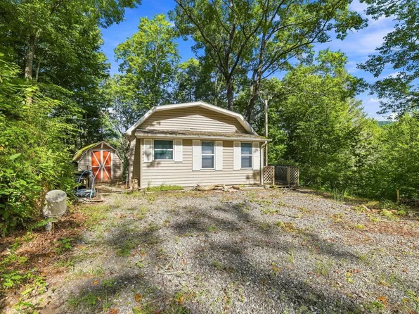 157 Sycamore Dr, Whittier, NC 28789