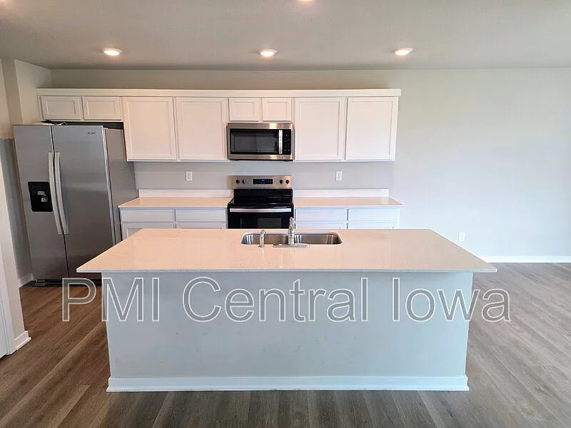 4 bed, 2.5 bath, 1875 sqft, $2,395 — Photo 3