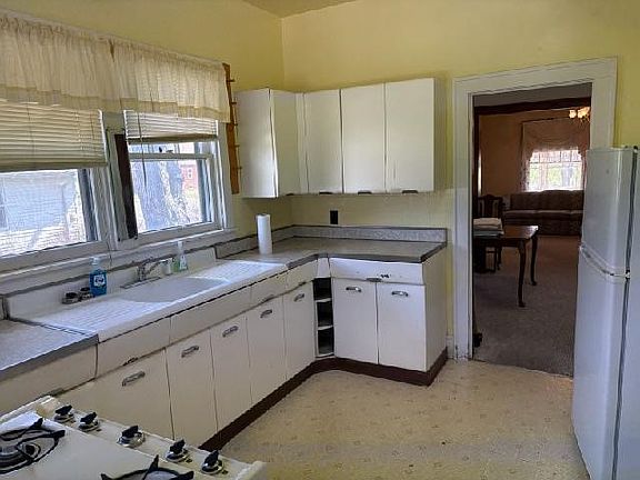 4th image of 1003 W Jourdan St
