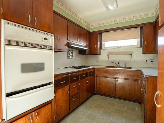 3rd image of 795 Kearny Ave