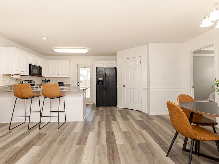 225 Stirling Bridge Dr — Photo 17