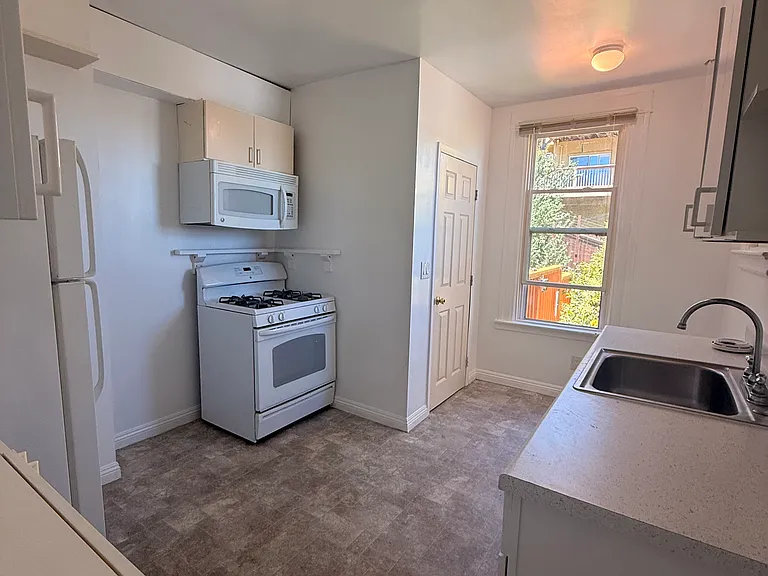406 Washington Ave #C — Photo 7