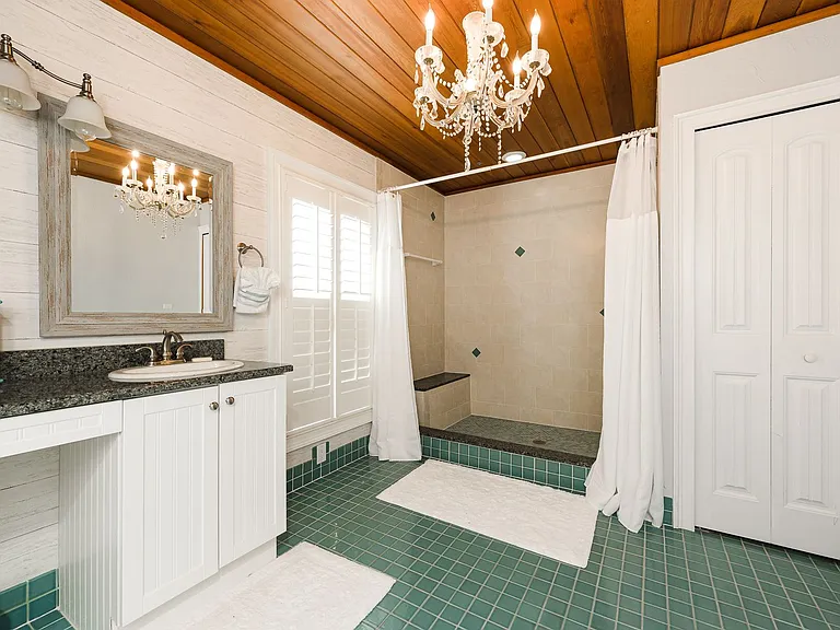 1130 John Anderson Dr — Photo 18