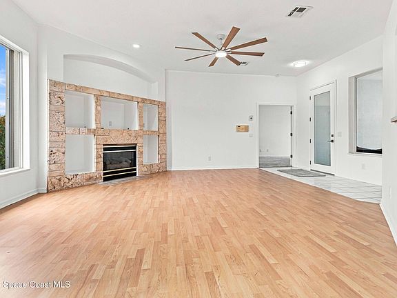 5th image of 511 Royston Ln