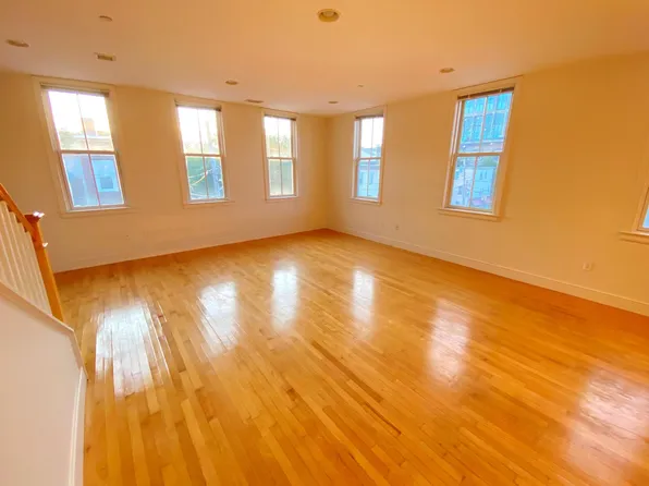 113 2nd St #Penthouse 01, Cambridge, MA 02141