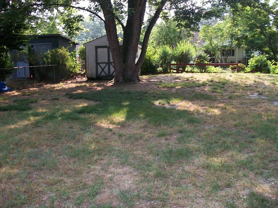 2nd image of 1515 Lilac Dr