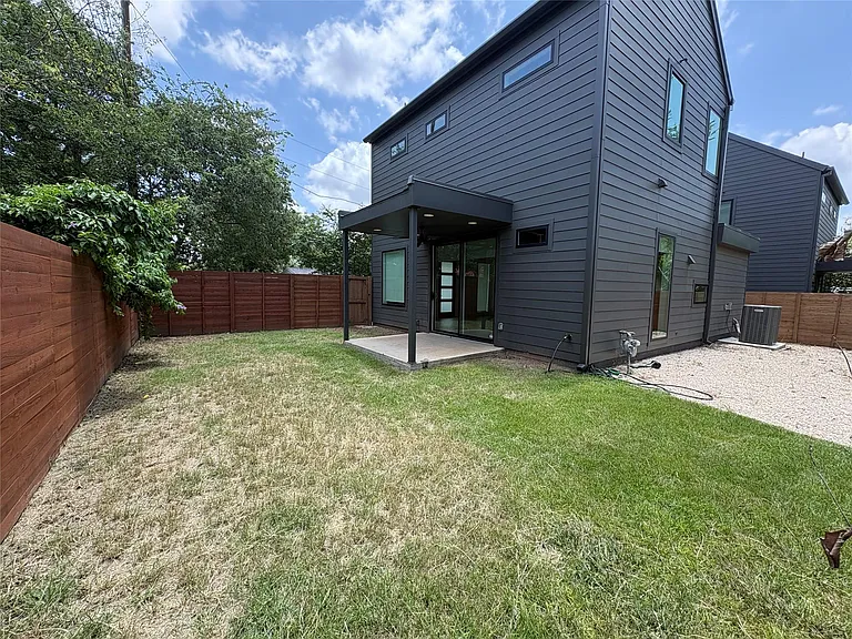 1800 Crown Dr #2 — Photo 2