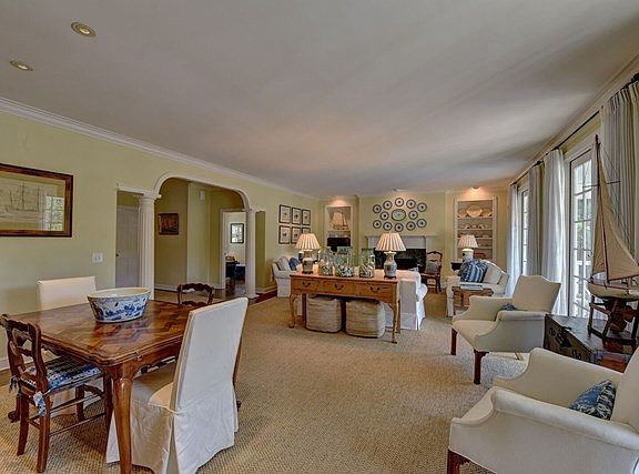 3rd image of 12 Black Banks Dr