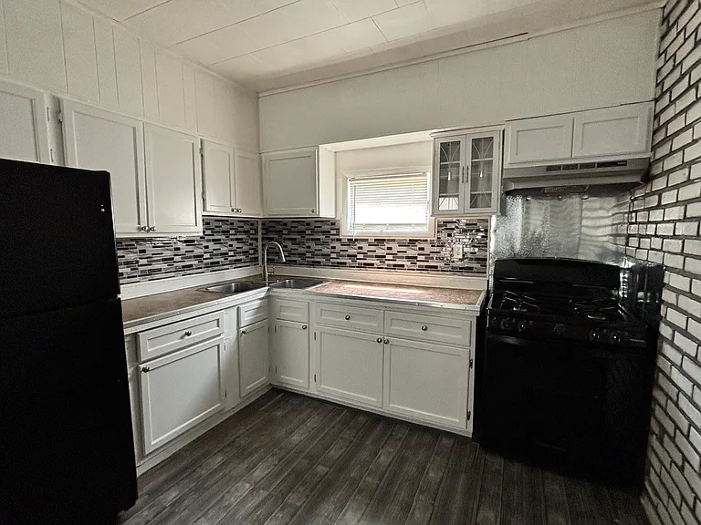 1934 Butterfield Ave — Photo 6