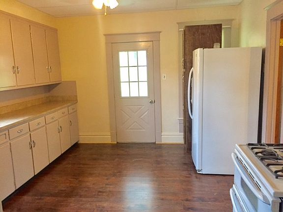3rd image of 275 Cedar Ave