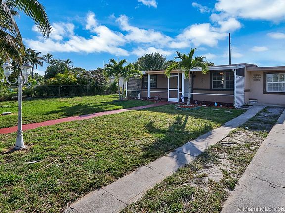 2nd image of 3201 Orange St