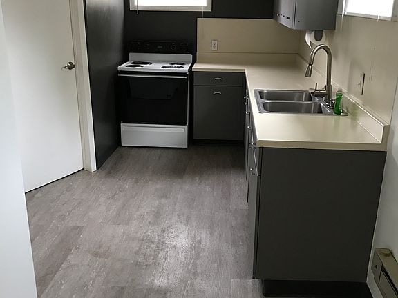 3rd image of 1923 1/2 S 38th St