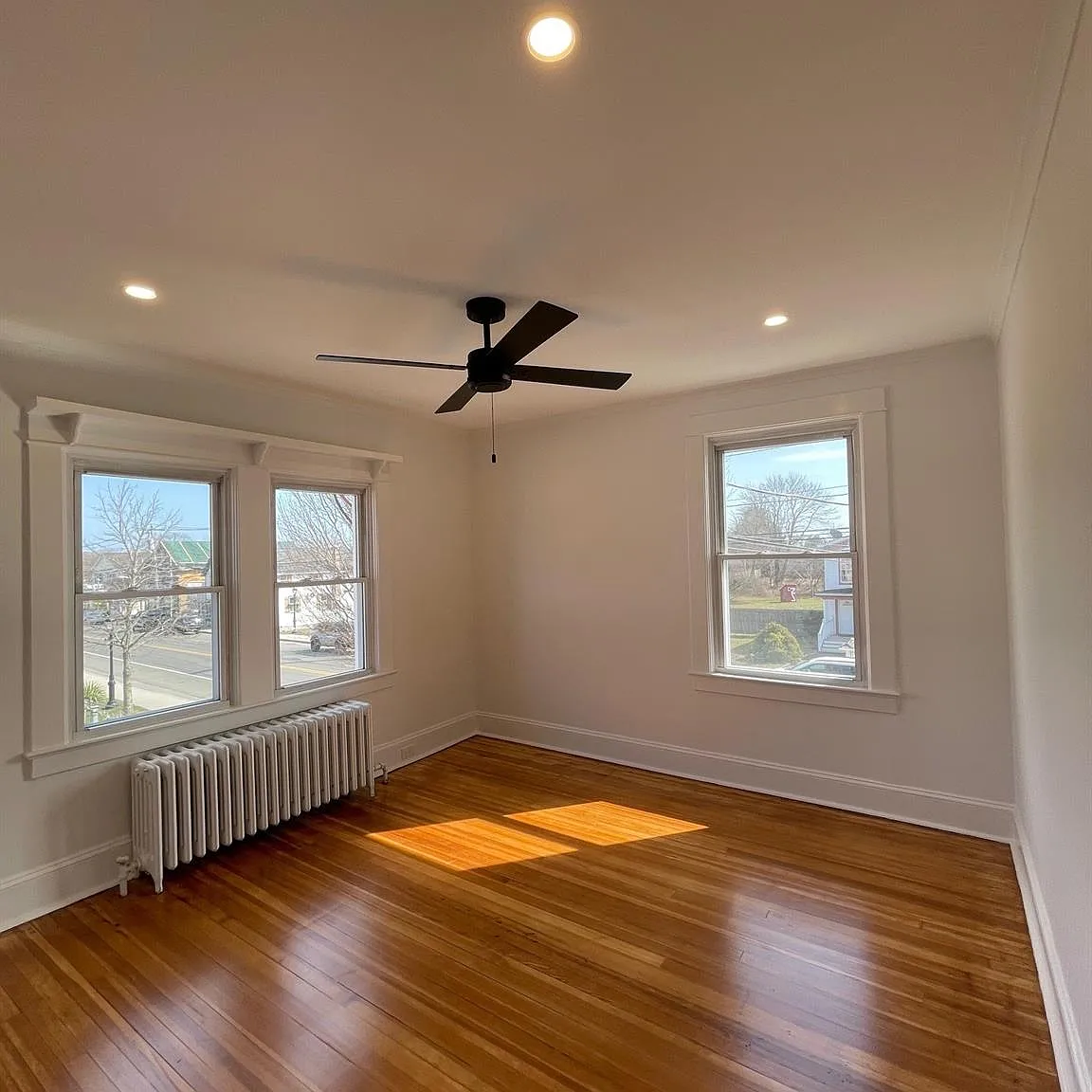 3 bed, 1.0 bath, 1450 sqft, $3,200 — Photo 3