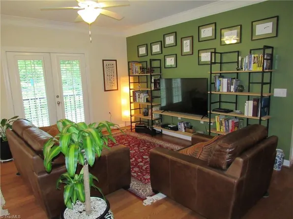 110-102 Sunset Cir, Greensboro, NC 27408