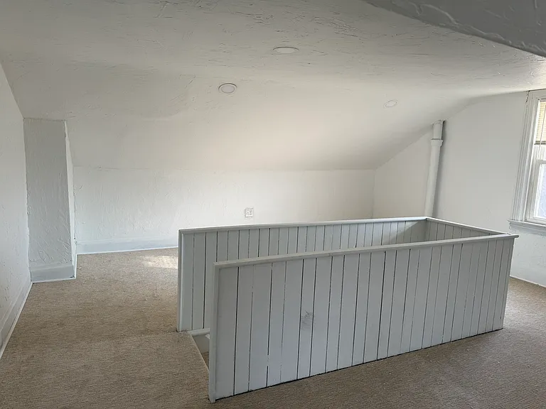 3rd floor_bonus/storage space.
