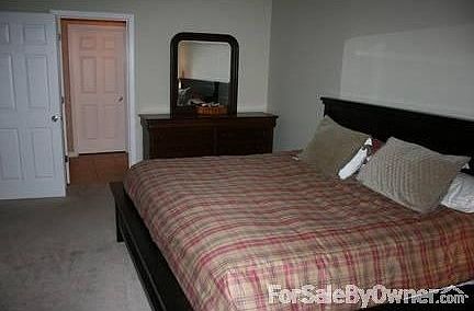 Master bedroom
						:
						Master bedroom leads into master bath connecting walk in closet and laundry room