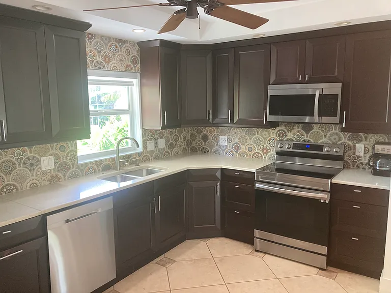 115 Harbor Ln — Photo 32