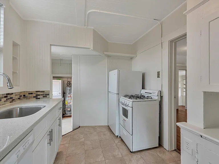 4118 Moraga St — Photo 16