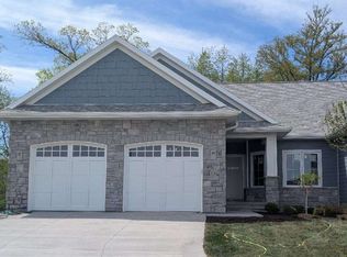 16 Pond Ridge Cir, Coralville, IA 52241